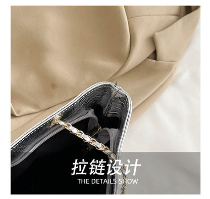 Classic Everyday Shoulder Bag – Adjustable Strap & Minimalist Design