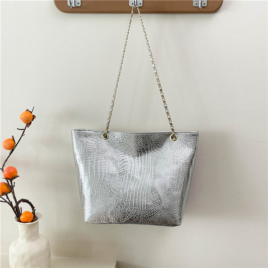 Classic Everyday Shoulder Bag – Adjustable Strap & Minimalist Design