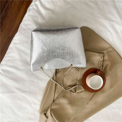 Classic Everyday Shoulder Bag – Adjustable Strap & Minimalist Design
