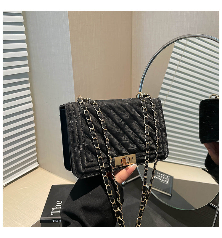 Classic Everyday Shoulder Bag – Adjustable Strap & Minimalist Design