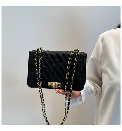 Classic Everyday Shoulder Bag – Adjustable Strap & Minimalist Design