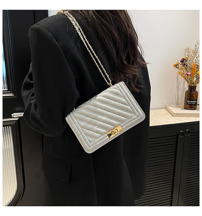 Classic Everyday Shoulder Bag – Adjustable Strap & Minimalist Design