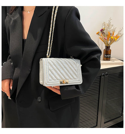 Classic Everyday Shoulder Bag – Adjustable Strap & Minimalist Design