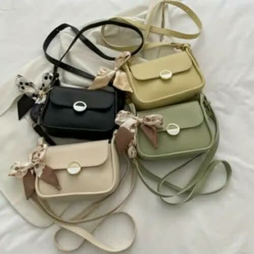 Classic Everyday Shoulder Bag – Adjustable Strap & Minimalist Design